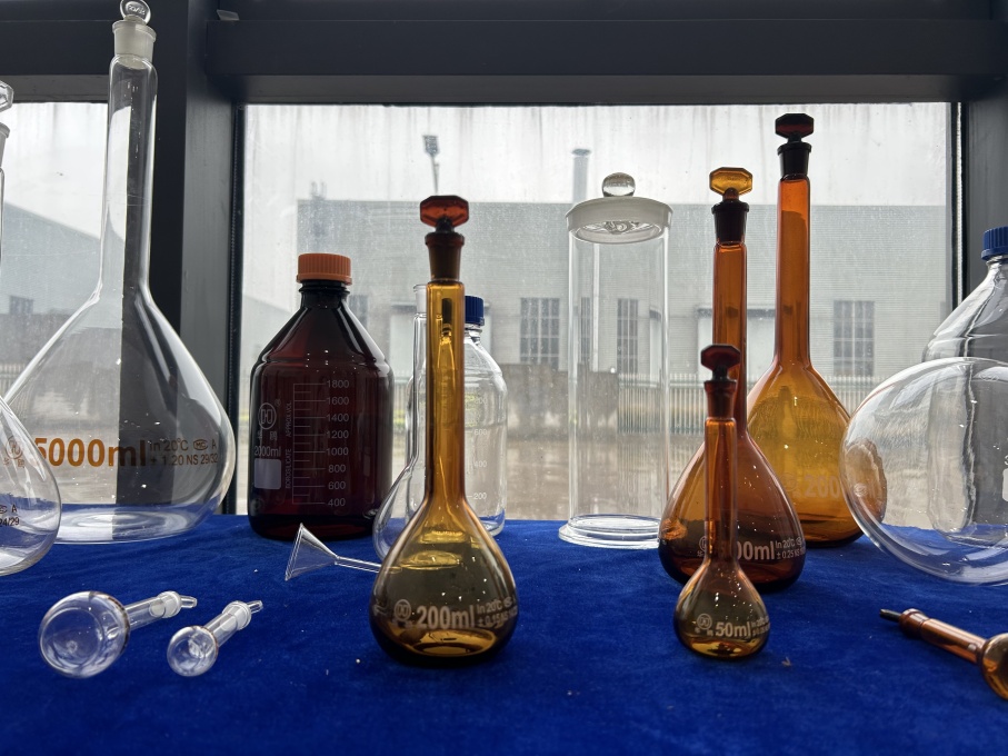 lab glassware 